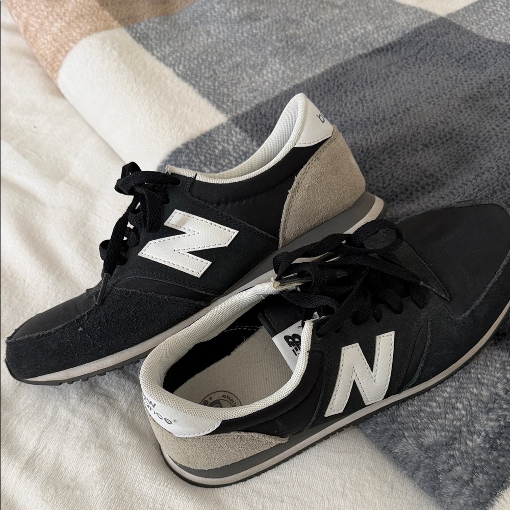 New Balance woman’s Black and Gray Sneakers